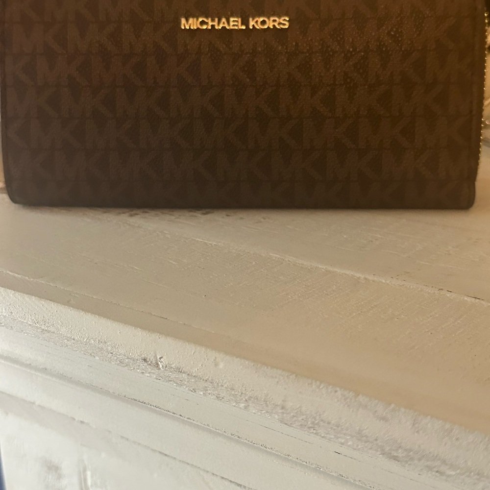 Michael Kors Jet Set Travel Women’s Wallet